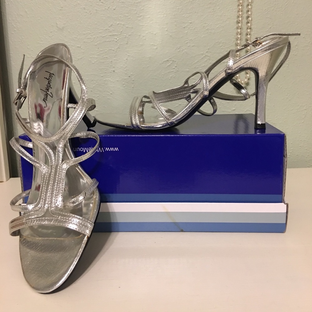Jacqueline Ferrar Silver heels Sz 9.5
